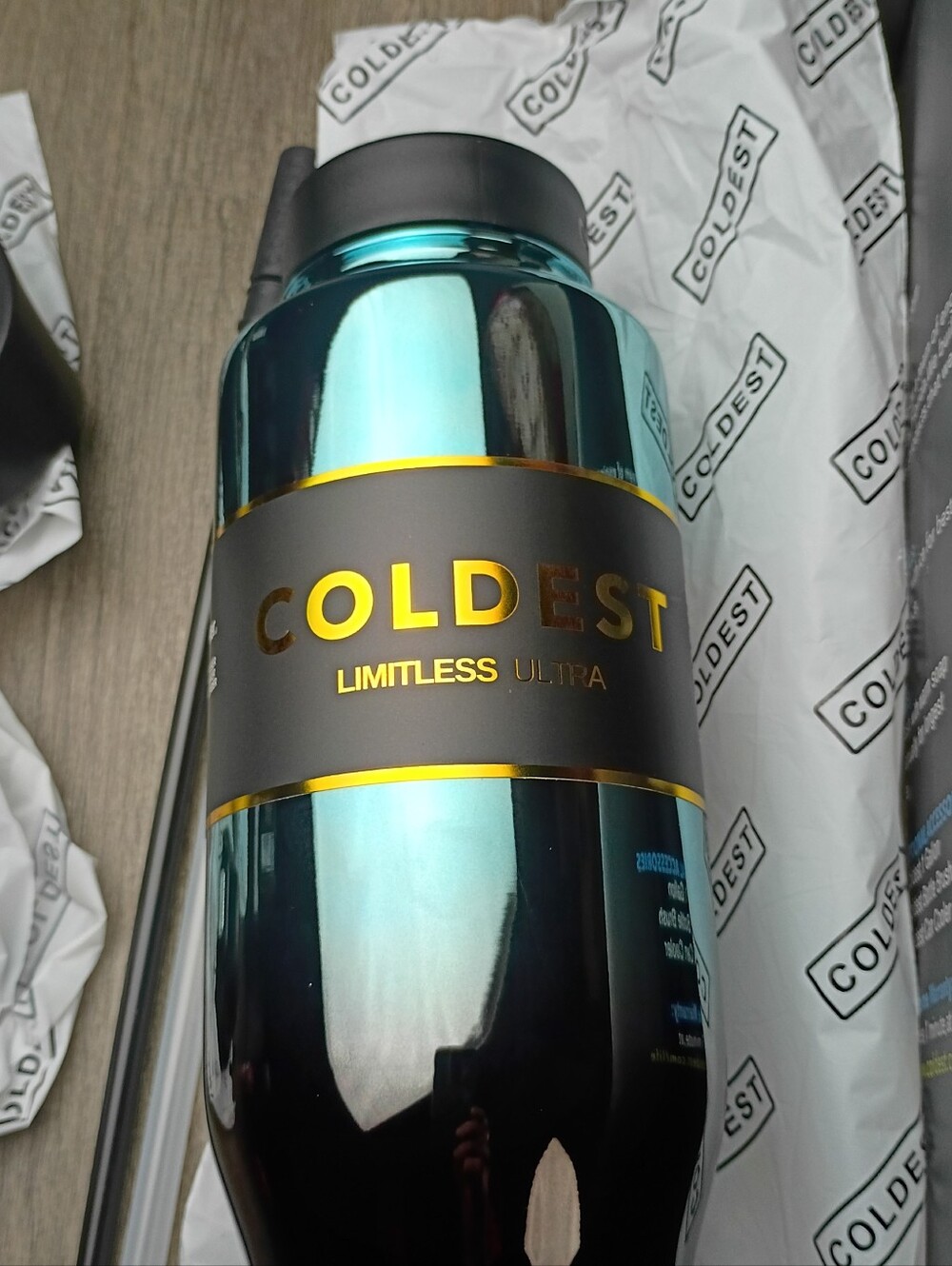 Coldest Premium Shaker Bottle in Blue Nova 46oz NWT